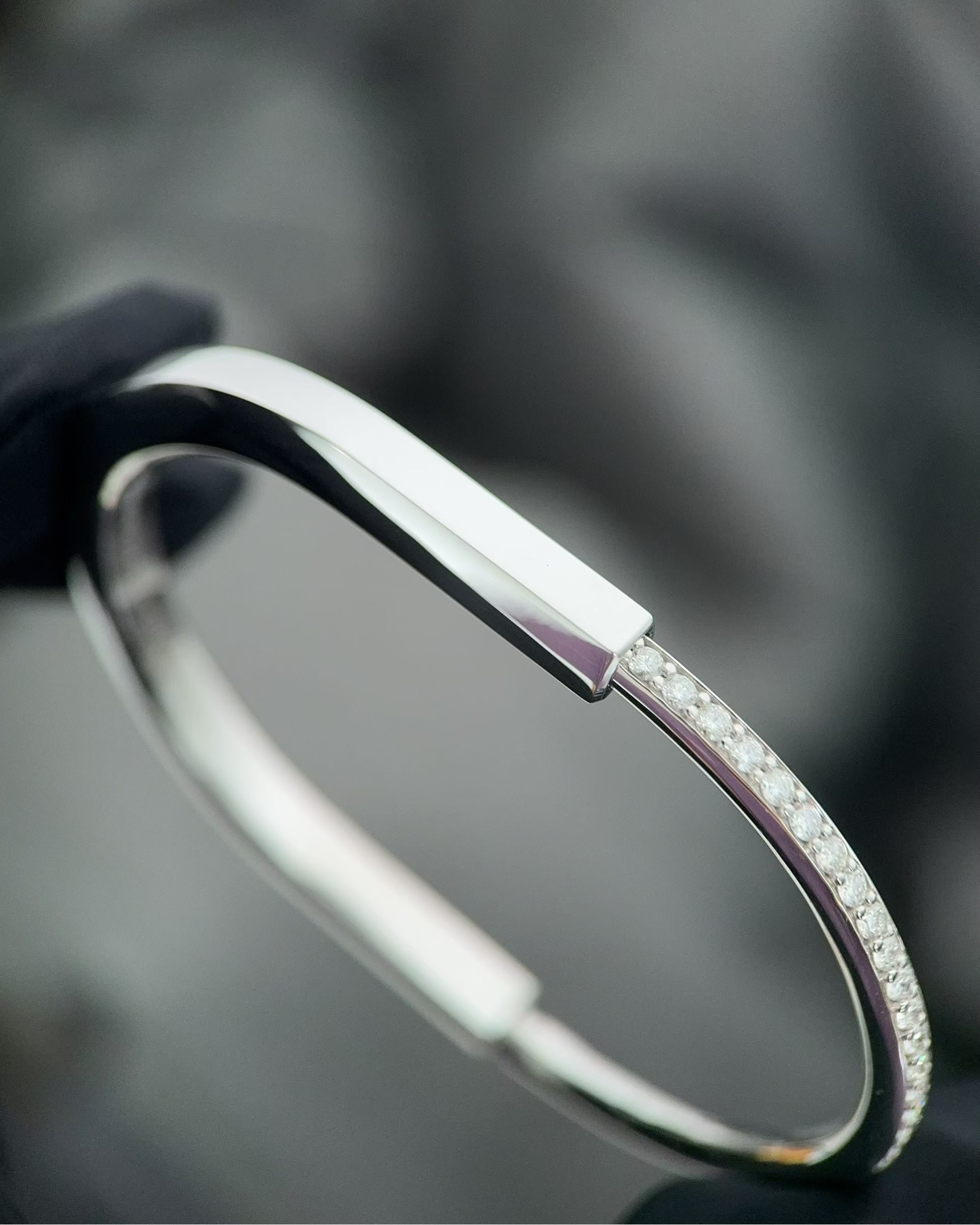 Lock Bangle with Diamonds, Classic Model